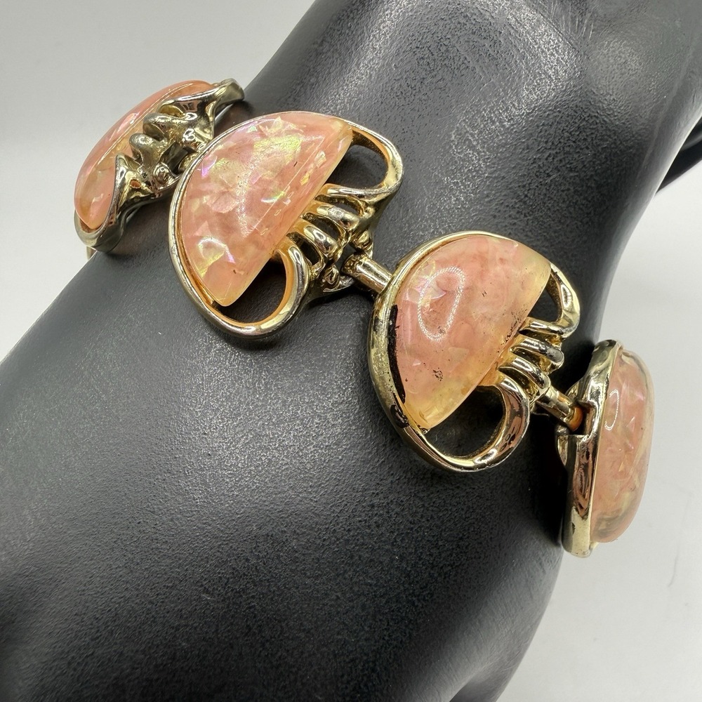 Vintage CORO 60s Gold Tone Pink Iridescent Confetti Lucite Link Bracelet 6.5"